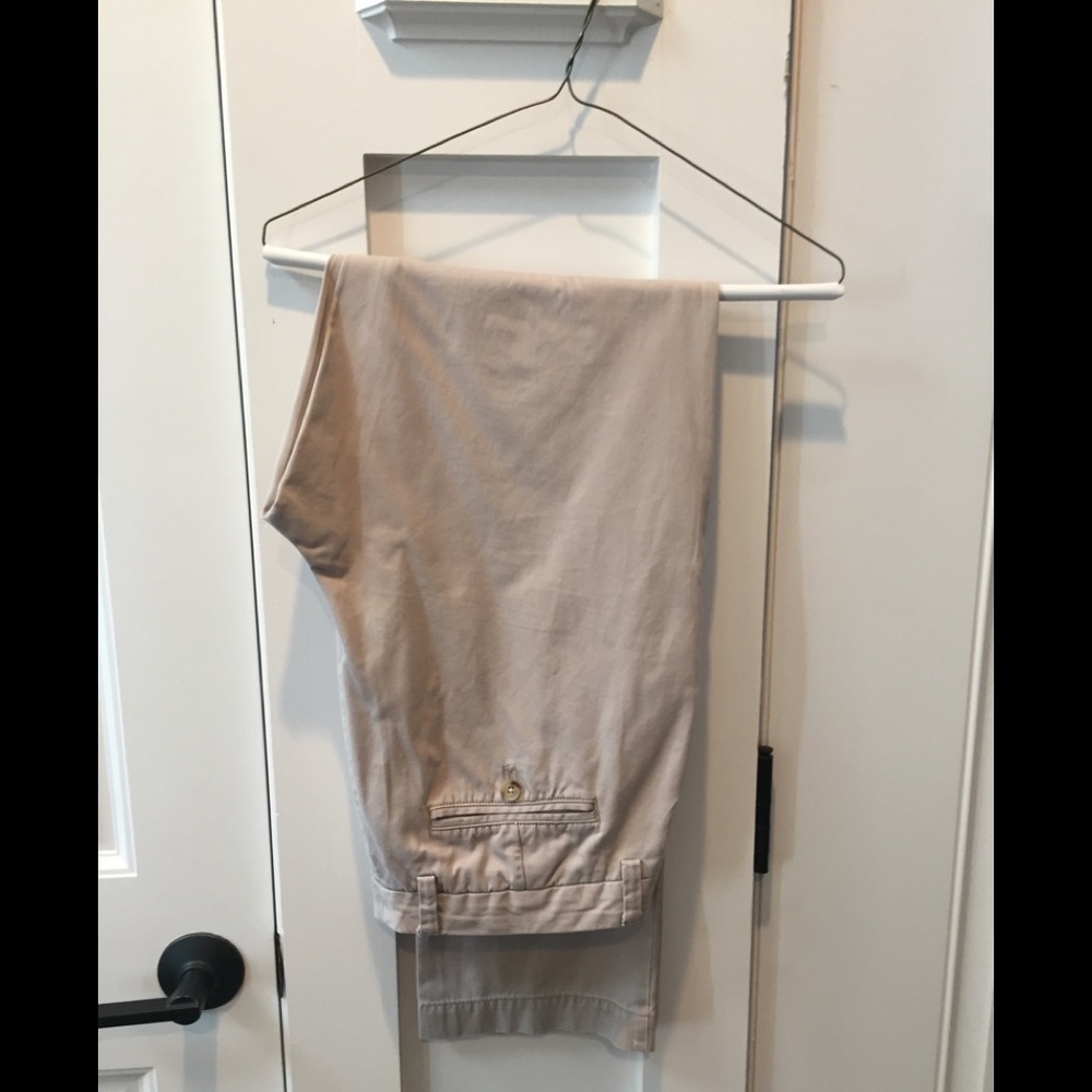 Vineyard vine khaki pants